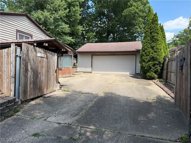 2108 Clermont Avenue NE, Warren, OH 44484
