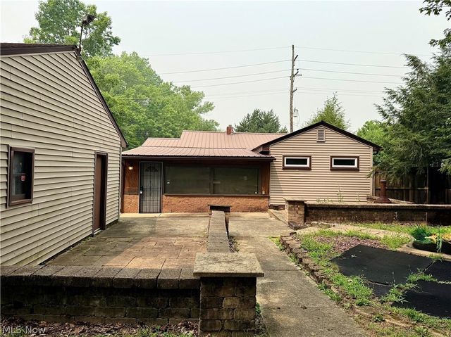 2108 Clermont Avenue NE, Warren, OH 44484