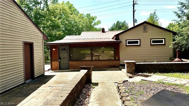 2108 Clermont Avenue NE, Warren, OH 44484