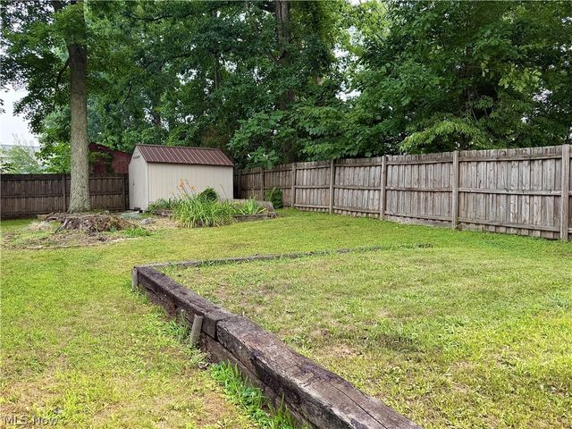 2108 Clermont Avenue NE, Warren, OH 44484