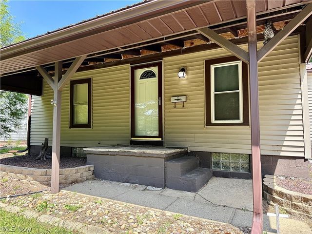 2108 Clermont Avenue NE, Warren, OH 44484