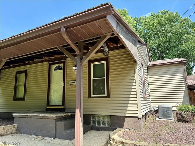 2108 Clermont Avenue NE, Warren, OH 44484