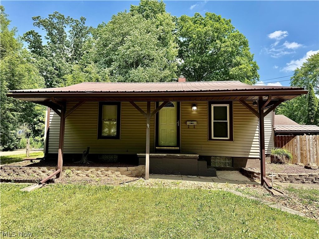2108 Clermont Avenue NE, Warren, OH 44484