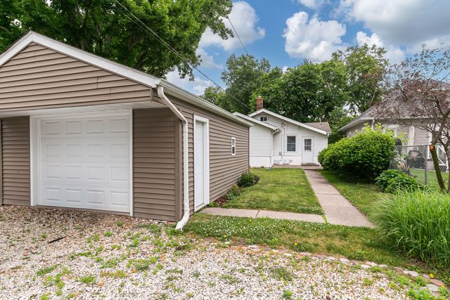 256 7th Street, Silvis, IL 61282