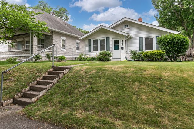 256 7th Street, Silvis, IL 61282