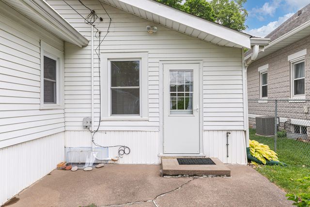 256 7th Street, Silvis, IL 61282