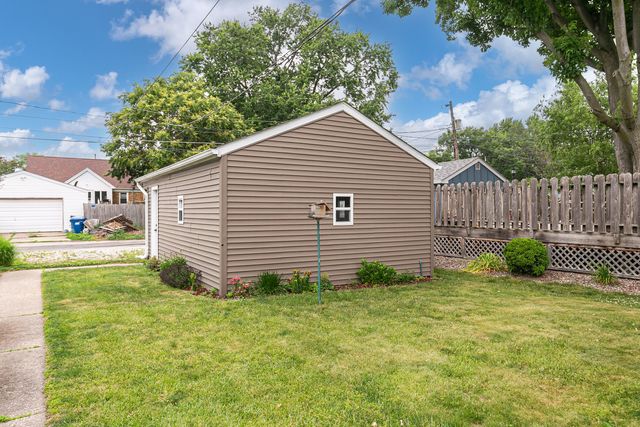 256 7th Street, Silvis, IL 61282