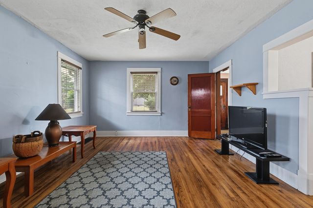 256 7th Street, Silvis, IL 61282