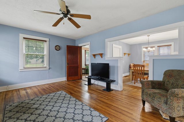 256 7th Street, Silvis, IL 61282
