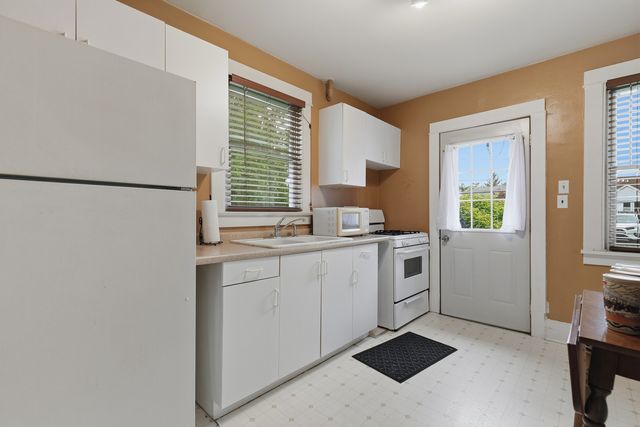 256 7th Street, Silvis, IL 61282