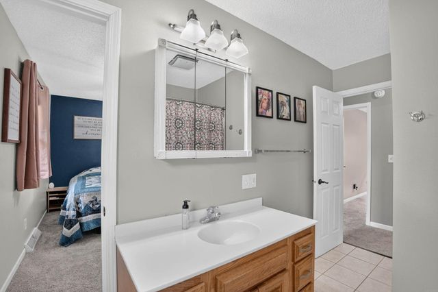 332 Sunny Lane Street, Denver, IA 50622