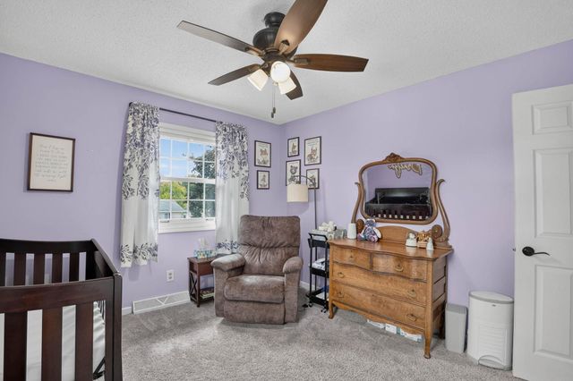 332 Sunny Lane Street, Denver, IA 50622