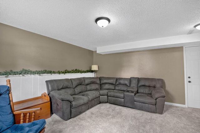 332 Sunny Lane Street, Denver, IA 50622