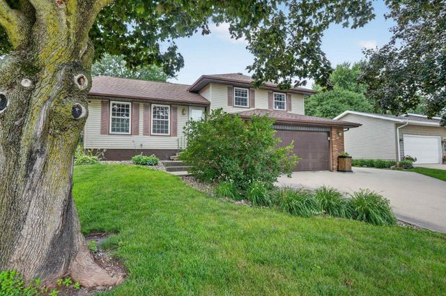 332 Sunny Lane Street, Denver, IA 50622