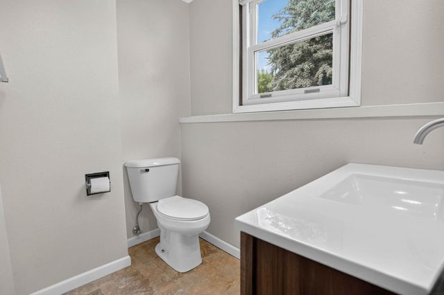332 Sunny Lane Street, Denver, IA 50622