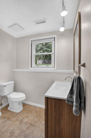 332 Sunny Lane Street, Denver, IA 50622