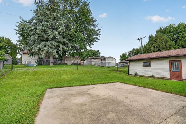 332 Sunny Lane Street, Denver, IA 50622