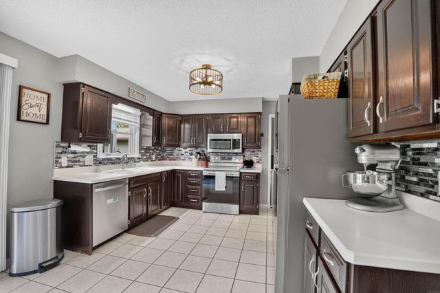 332 Sunny Lane Street, Denver, IA 50622