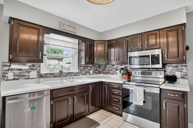 332 Sunny Lane Street, Denver, IA 50622