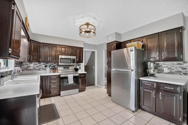 332 Sunny Lane Street, Denver, IA 50622
