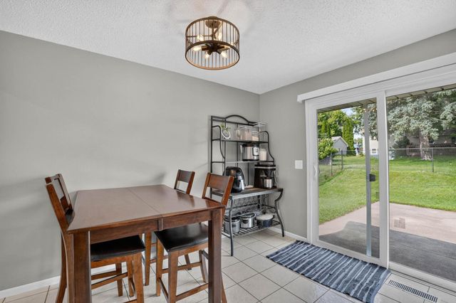 332 Sunny Lane Street, Denver, IA 50622