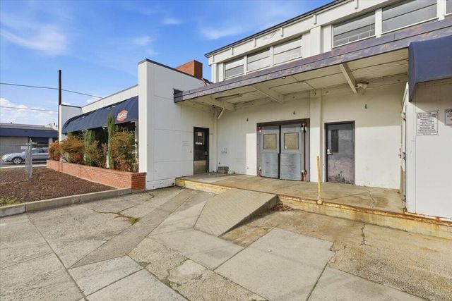 1300 Court Street, Medford, OR 97501