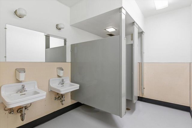 1300 Court Street, Medford, OR 97501