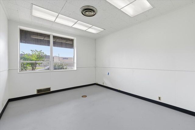 1300 Court Street, Medford, OR 97501