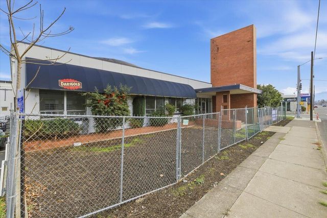 1300 Court Street, Medford, OR 97501