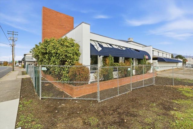 1300 Court Street, Medford, OR 97501