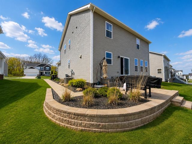 251 Quartz Way, White Lake, MI 48386