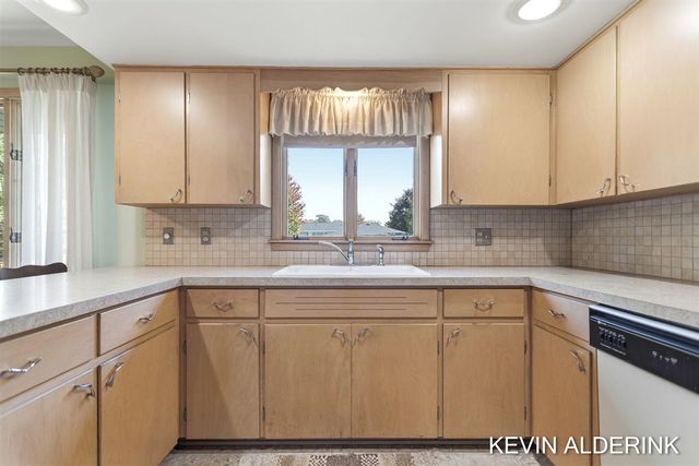 263 S Jefferson Street, Zeeland, MI 49464