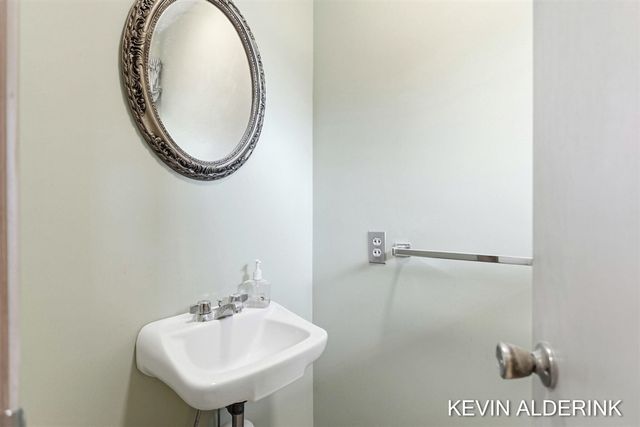 263 S Jefferson Street, Zeeland, MI 49464