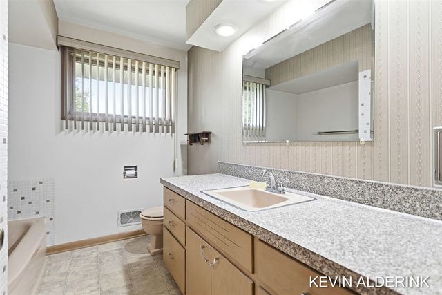 263 S Jefferson Street, Zeeland, MI 49464