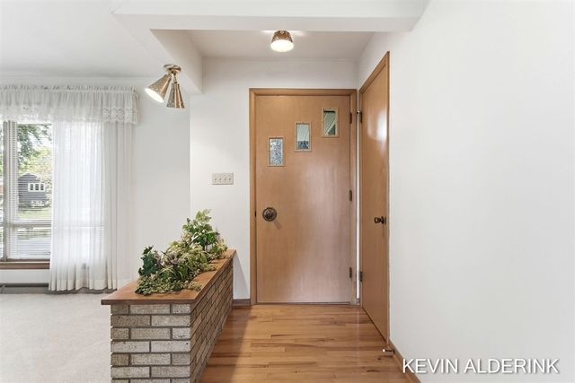 263 S Jefferson Street, Zeeland, MI 49464