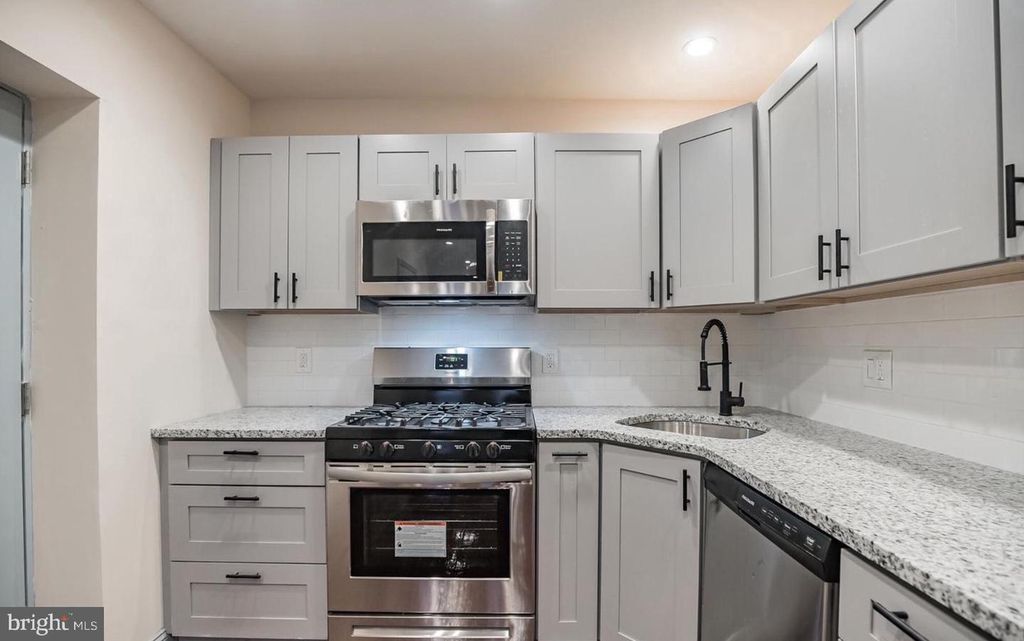 2046 E STELLA ST, Philadelphia, PA 19134