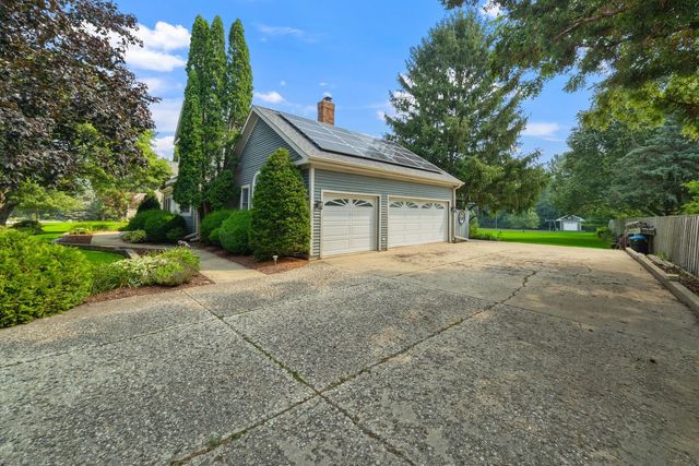 8N215 Peppertree Court, Elgin, IL 60124