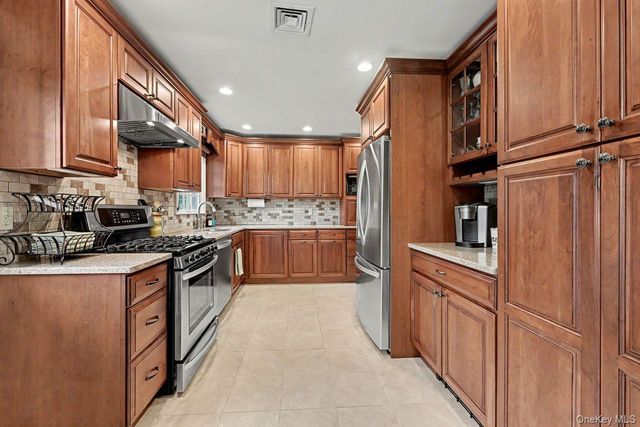 19 Lindy Drive, Carmel, NY 10512
