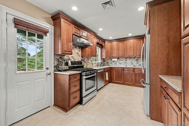 19 Lindy Drive, Carmel, NY 10512
