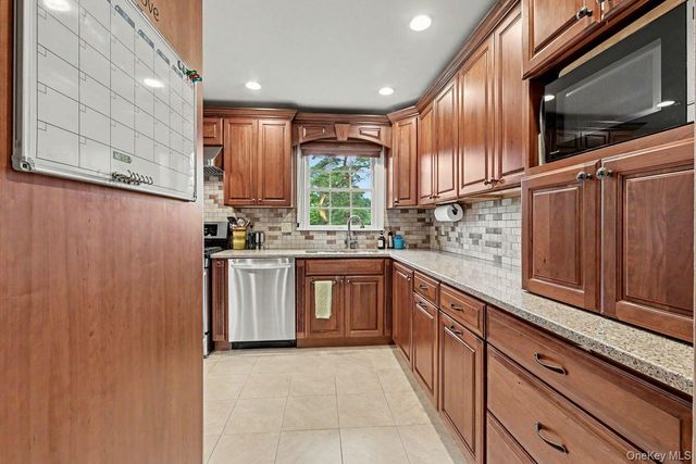 19 Lindy Drive, Carmel, NY 10512