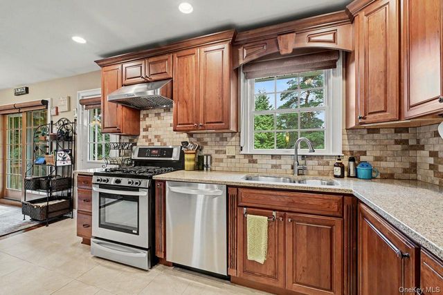 19 Lindy Drive, Carmel, NY 10512