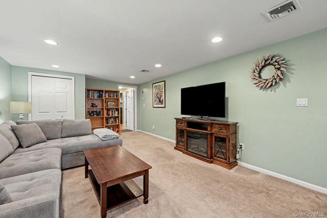 19 Lindy Drive, Carmel, NY 10512