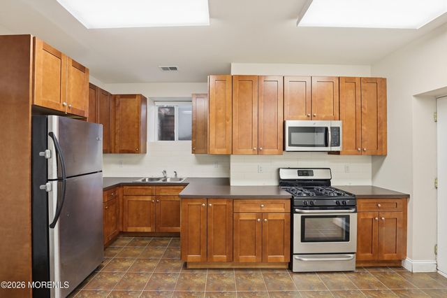 10 New York Avenue, Lakewood, NJ 08701