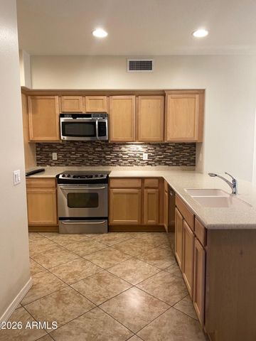 2130 W HUNTER Court 141, Phoenix, AZ 85085