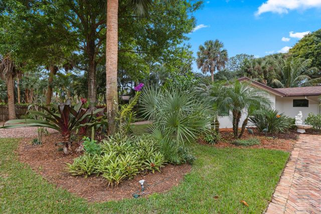 4579 Square Lake Drive, Palm Beach Gardens, FL 33418