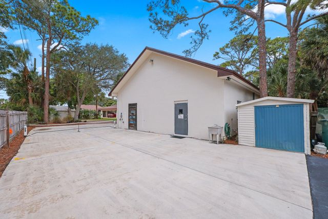 4579 Square Lake Drive, Palm Beach Gardens, FL 33418