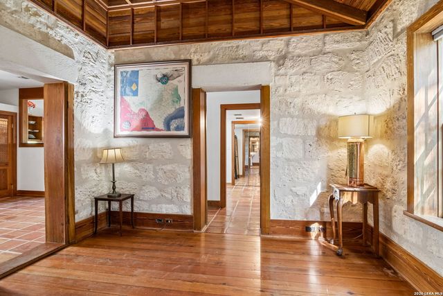 221 Madison, San Antonio, TX 78204