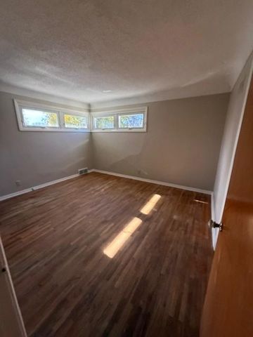 501 6th Street NW, Elk River, MN 55330