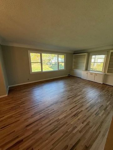 501 6th Street NW, Elk River, MN 55330