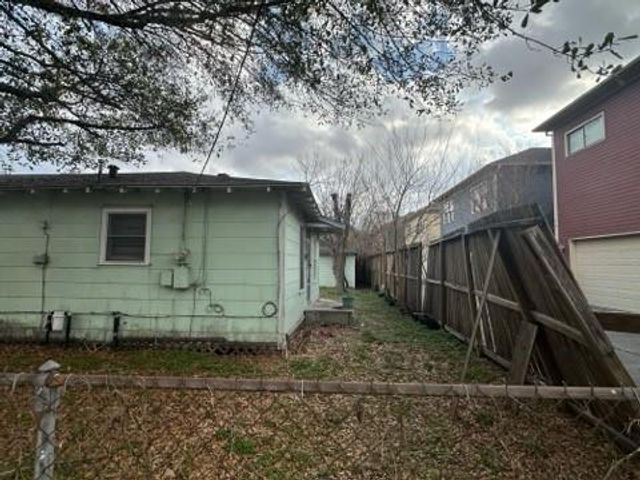 2543 Bevis Street, Houston, TX 77008